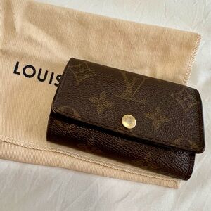 Louis Vuitton 6 Key Holder